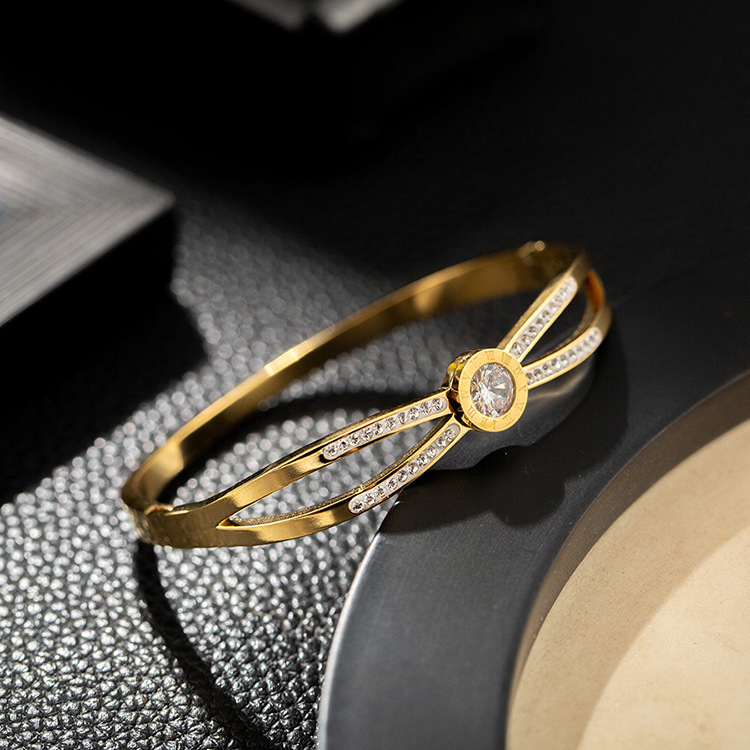 2022 New 18K gold titanium steel bracelet does not fade cross diamond bracelet ins niche design high sense
