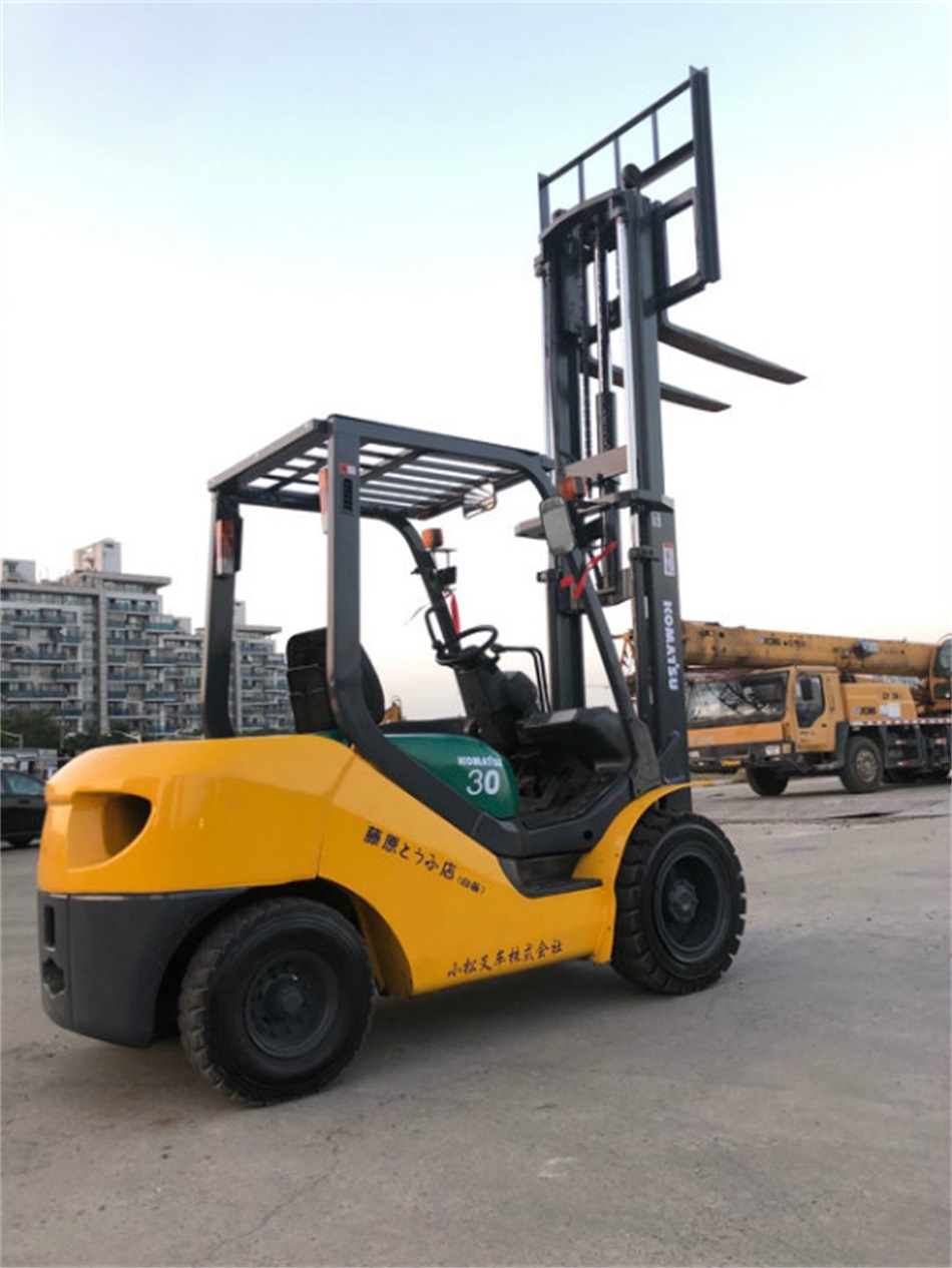 出售二手3吨小松叉车 KOMATSU FD30 FORKLIFT