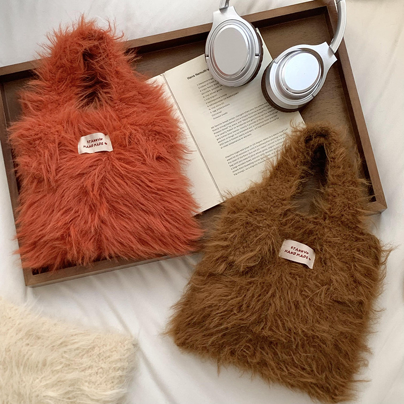 Bolso de mano mujer 2025 nuevo color caramelo nicho de diseño de gran capacidad de transporte de peluche bolso de brazo al por mayor