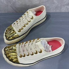 高定2025欧米のショーモデルの金属の足の指のズックの靴の女性の低いカップルのファッションのカジュアルシューズ