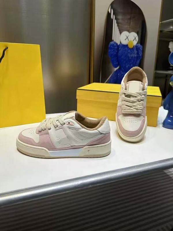 2025 新厚底スポーツカップルシューズカラーマッチングロートップレトロフェンジア男性と女性のファッショナブルなカジュアルスニーカー女性用|undefined