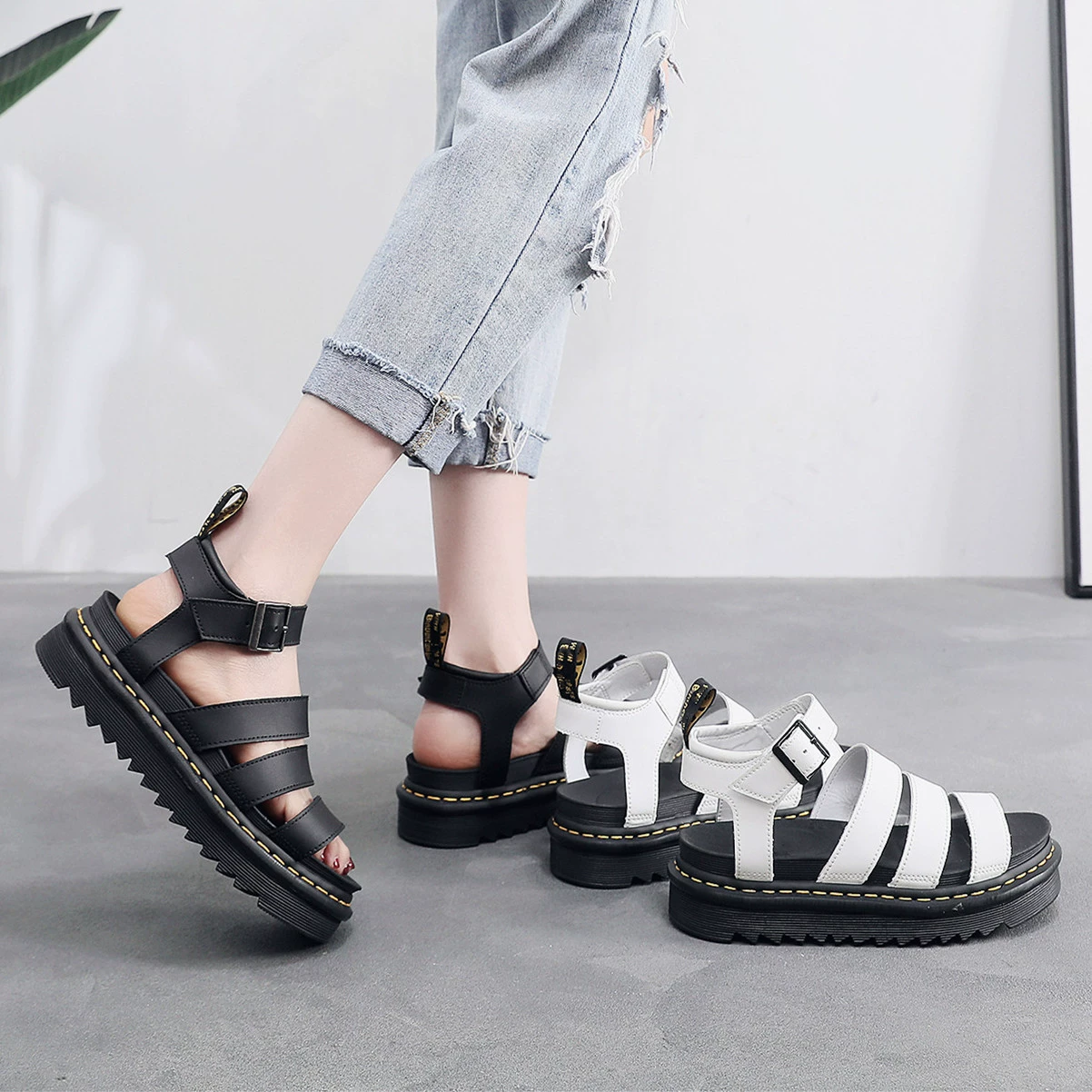 Летние сандалии (Martens) на платформе, пляжные шлёпанцы, чёрные/белые, размеры 35–44