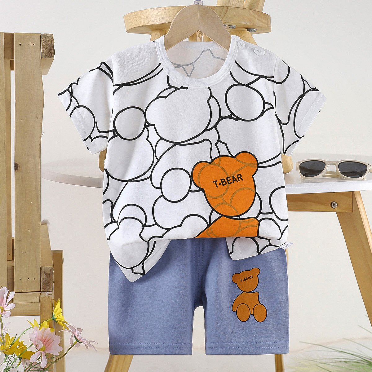B60-white line orange bear