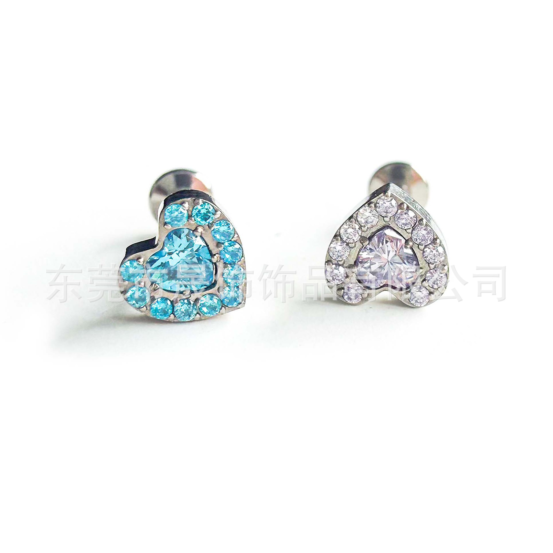 F136 Titanium Heart Studded Multicolor Cubic Zirconia Ear Stud Heart Labret Stud G23 Implant Grade Titanium 人体 Piercing Jewelry Helix Cartilage Stud