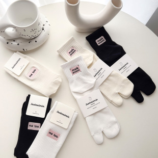 suxinaimin black and white mid-tube socks women's spring and autumn two-toe deodorant cotton socks Instagram style all-match embroidered toe socks