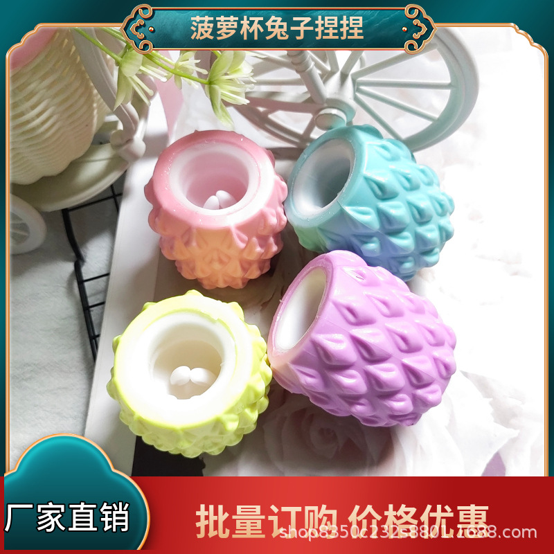 Taza de piña transfronteriza conejo extrusión taza pellizco creativa ventilación artefacto regalo descompresión juguetes al por mayor