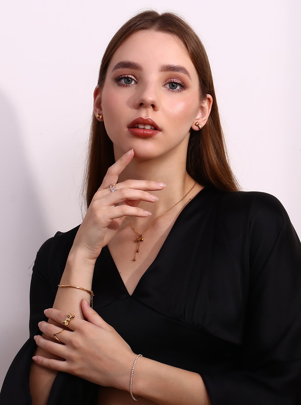 Model Show Stainless Steel Bow Knot Necklace Earrings Set