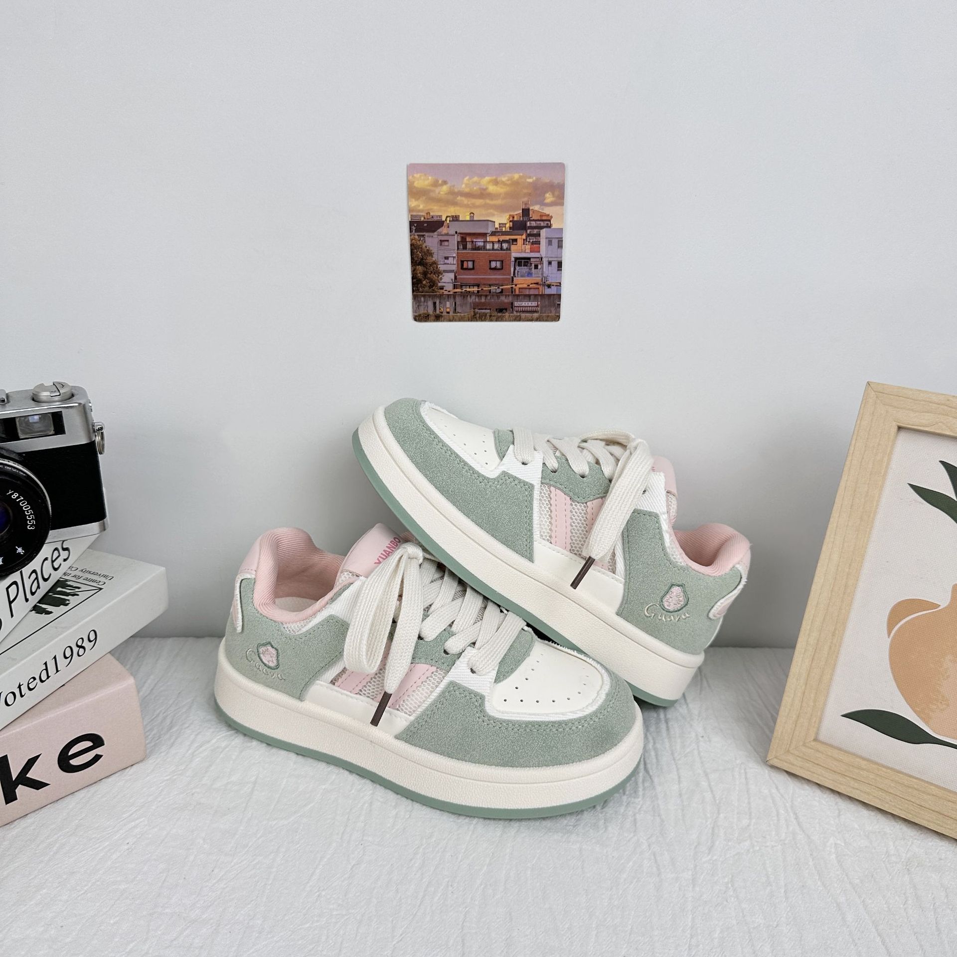 Zapatillas de plataforma de onda lejana para mujer 2025 nuevos zapatos blancos de todo fósforo de primavera y verano zapatos de pan casuales de estilo femenino dulce generación