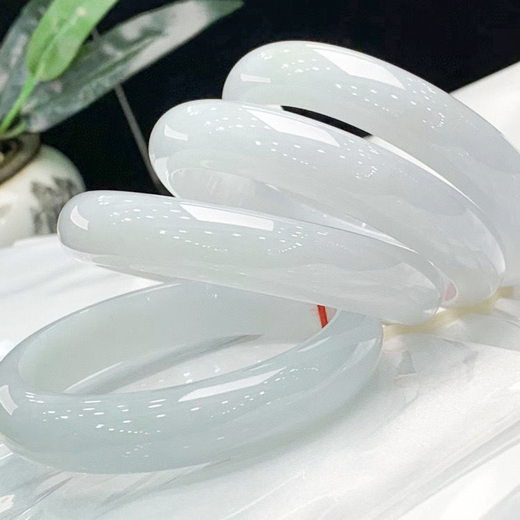 Vòng tay ngọc bích ánh trăng trắng Miến Điện tự nhiên băng trong phong cách Trung Quốc chi tiết 2