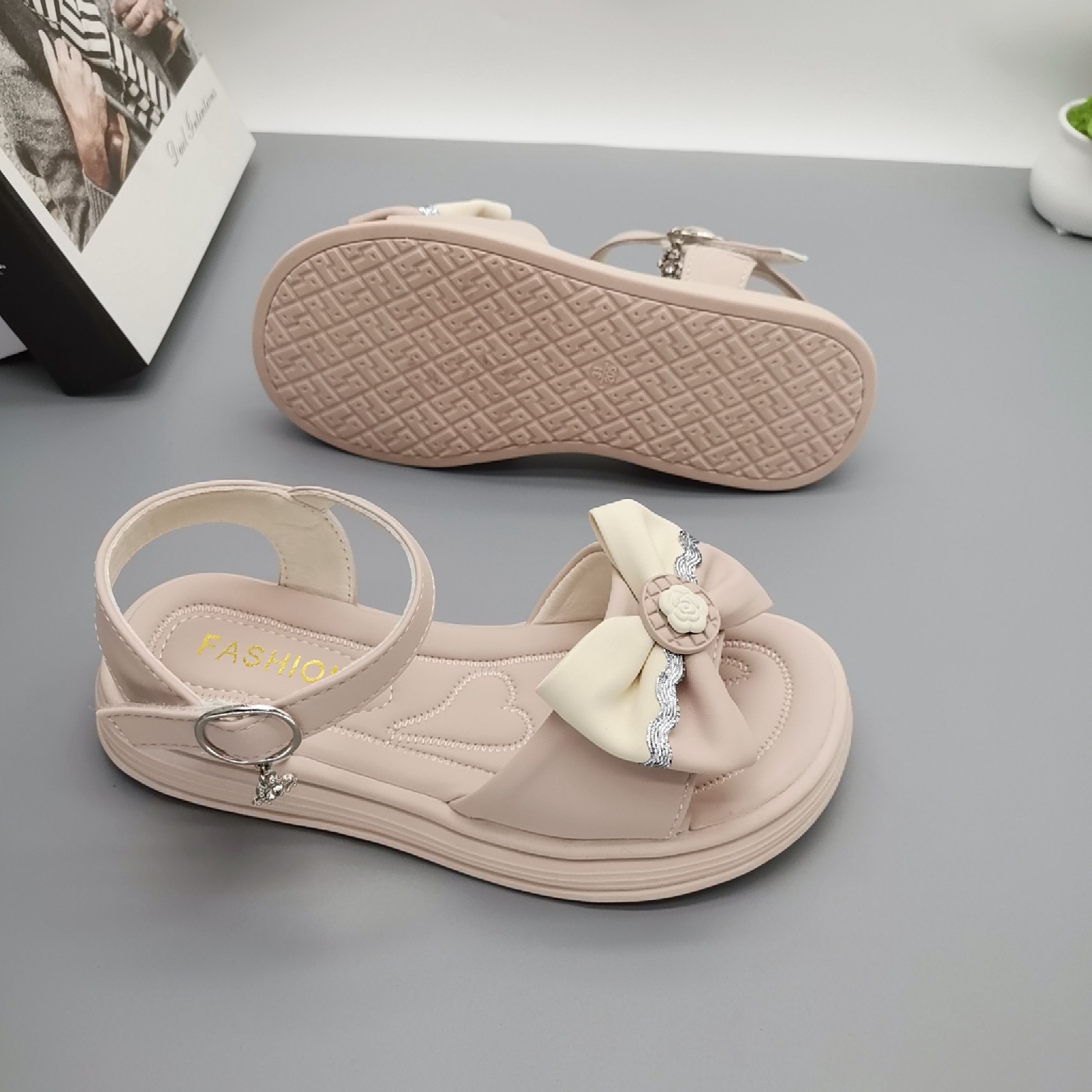 Princesa Ye Lin Xia Explosion 2025 Retro Mujer Tesoro 1-3-5 años Zapatos casuales a través de la red Zapatos de princesa de tendón de res antideslizante