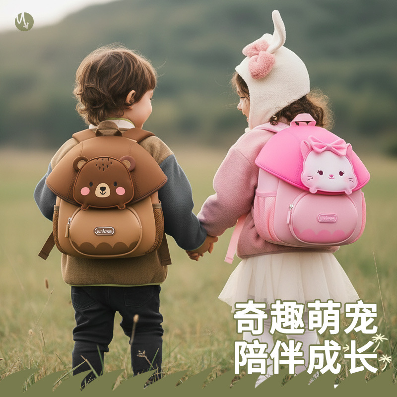 Small fashionable cartoon backpack for early age to go out