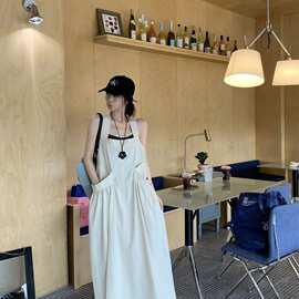 2026设计感复古工装口袋背带裙女夏季2025新款宽松显瘦麻花节露背