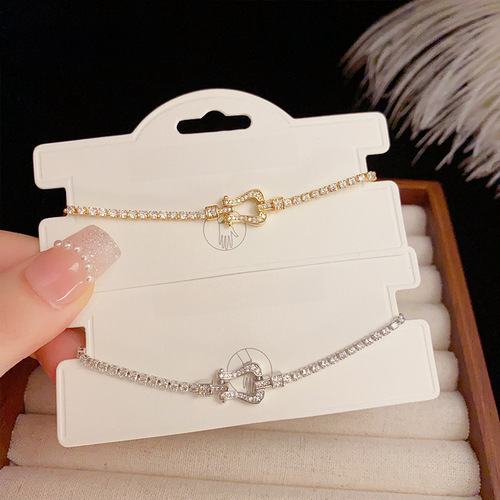 Elegant and Trendy Western Lightweight Luxury Style Horsebit Clasp Bracelet for Women, Exquisite Sense of Style, Ultra-Bling and Versatile, Unique Design Handband, Wholesale