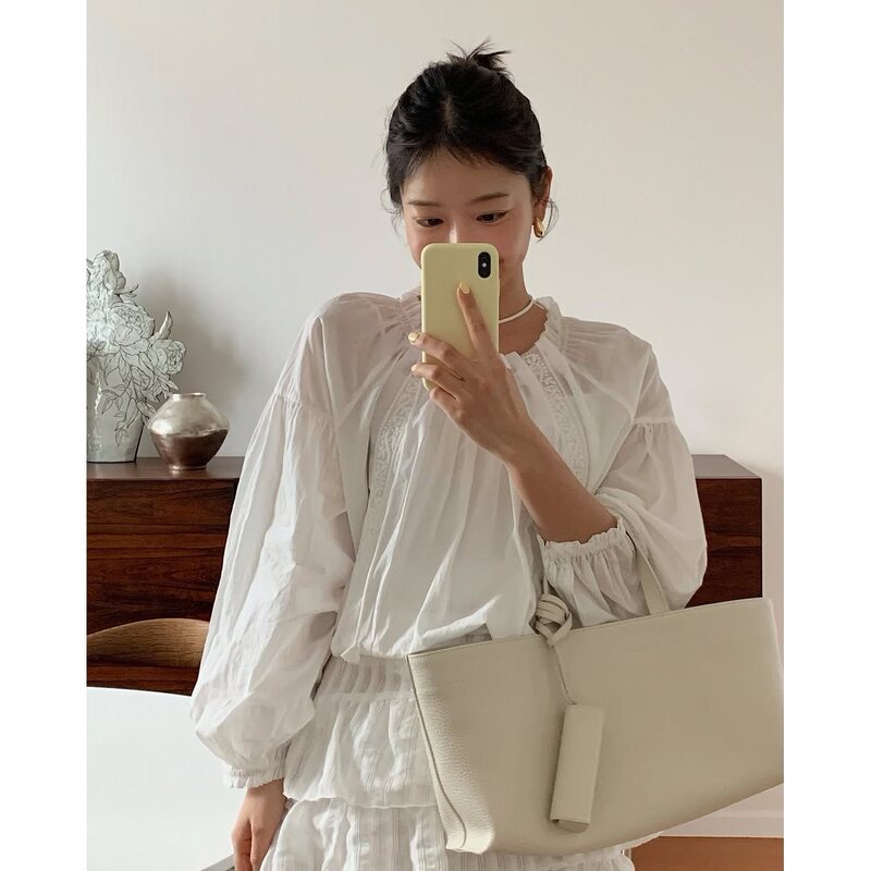 Korean ins2026 early autumn new product, Korean-style niche exquisite embroidered handmade pleated loose long-sleeve women's shirt Korean ins2026 early autumn new product, Korean-style niche exquisite embroidered handmade pleated loose long-sleeve women's shirt