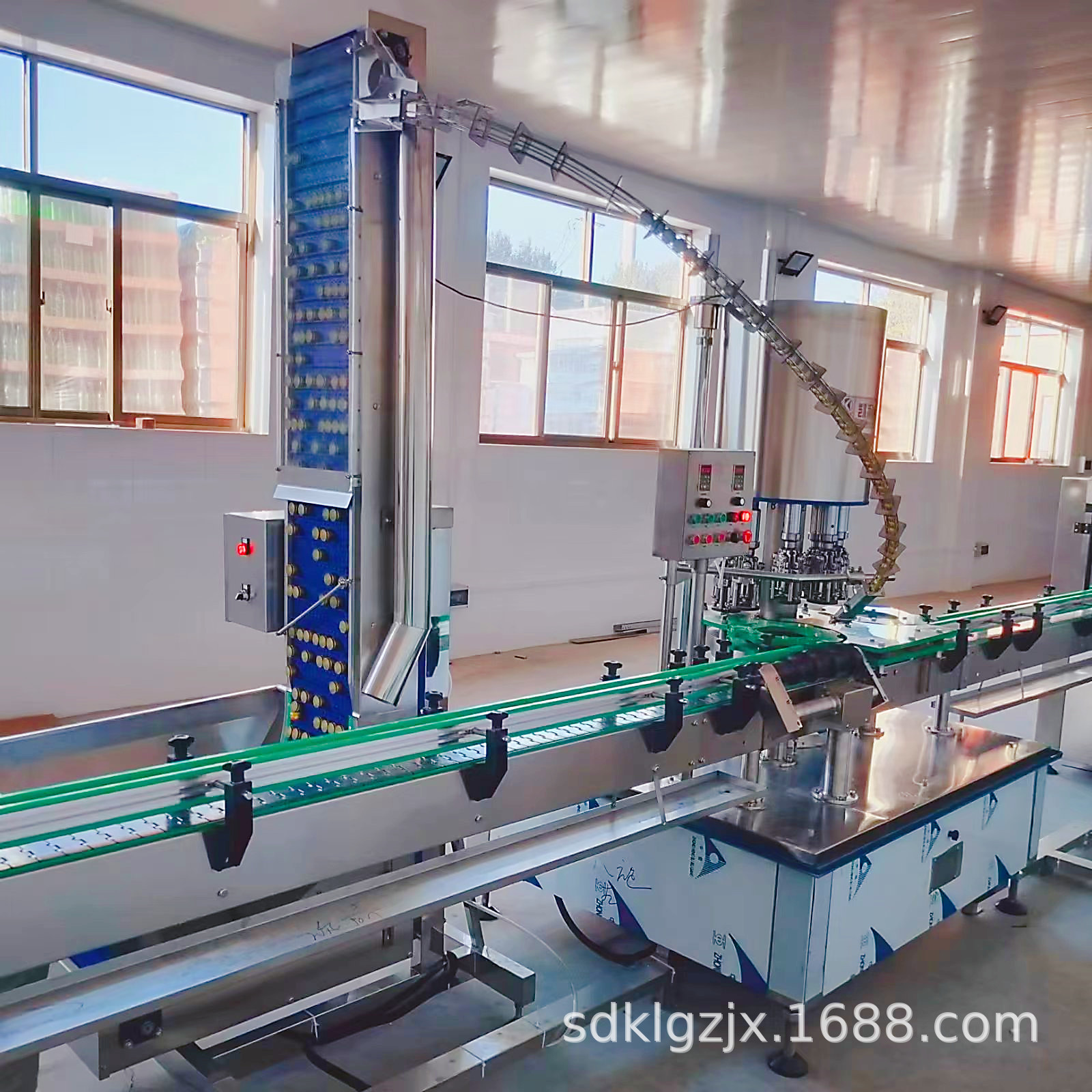 专业生产全自动铝盖旋盖机 全自动6头锁盖机 玻璃瓶拧盖机