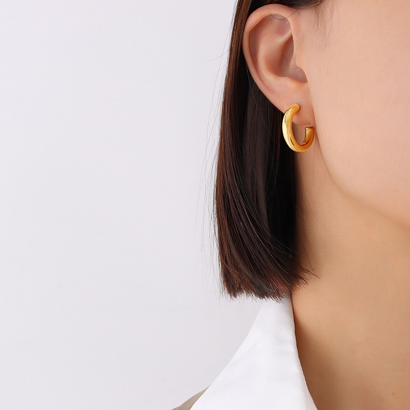 Simple C-Shaped Exaggerated Large Hoop Earrings, Titanium Steel Plated with 18K Gold, Non-Fading, Niche Design, Light Luxury and High-End Feel Simple C-Shaped Exaggerated Large Hoop Earrings, Titanium Steel Plated with 18K Gold, Non-Fading, Niche Design, Light Luxury and High-End Feel