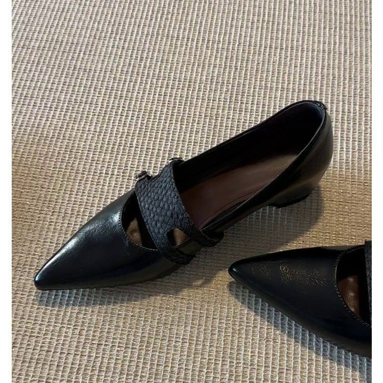 2026 New Early Spring French Retro Versatile Pointed Toe Height-Increasing Shallow Slip-On Commuter Shoes with French Elegance