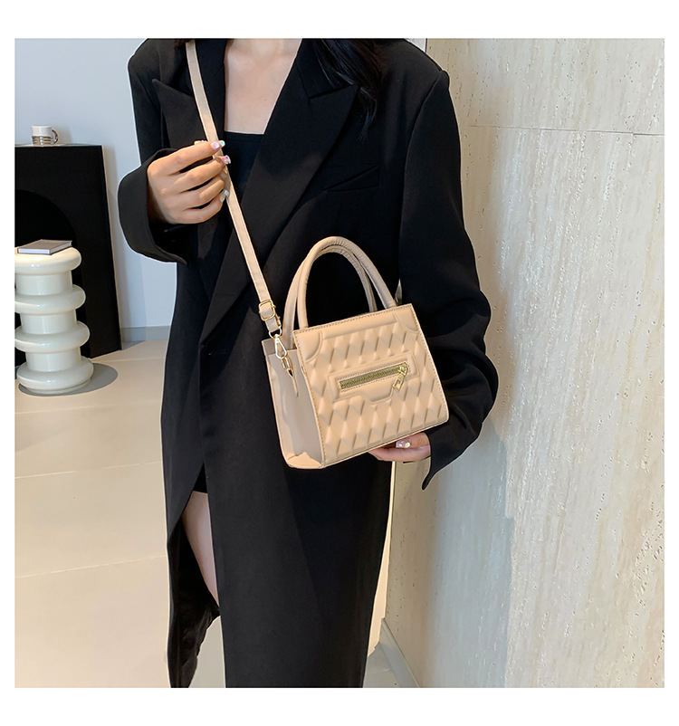 Simplified diamond grid embossed women's handbag 2024 new solid color Korean version stylish single shoulder crossbody_voghion.com