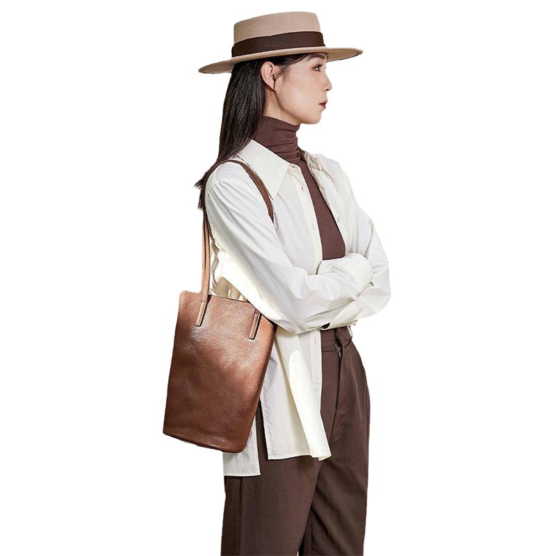 Qiu Zhen Lazy Flower Tube Pravá ramena Měkká kůže Dojíždění Velkokapacitní rostlina Kbelík z vyčiněné hovězí kůže Dámská taška_voghion.com