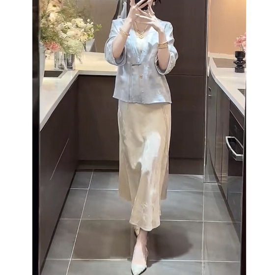 New Chinese Style Noble Feeling Dignity National Style Coat Women's 2025 Spring New Fashion Beautiful Tang Dress Celebrity Top