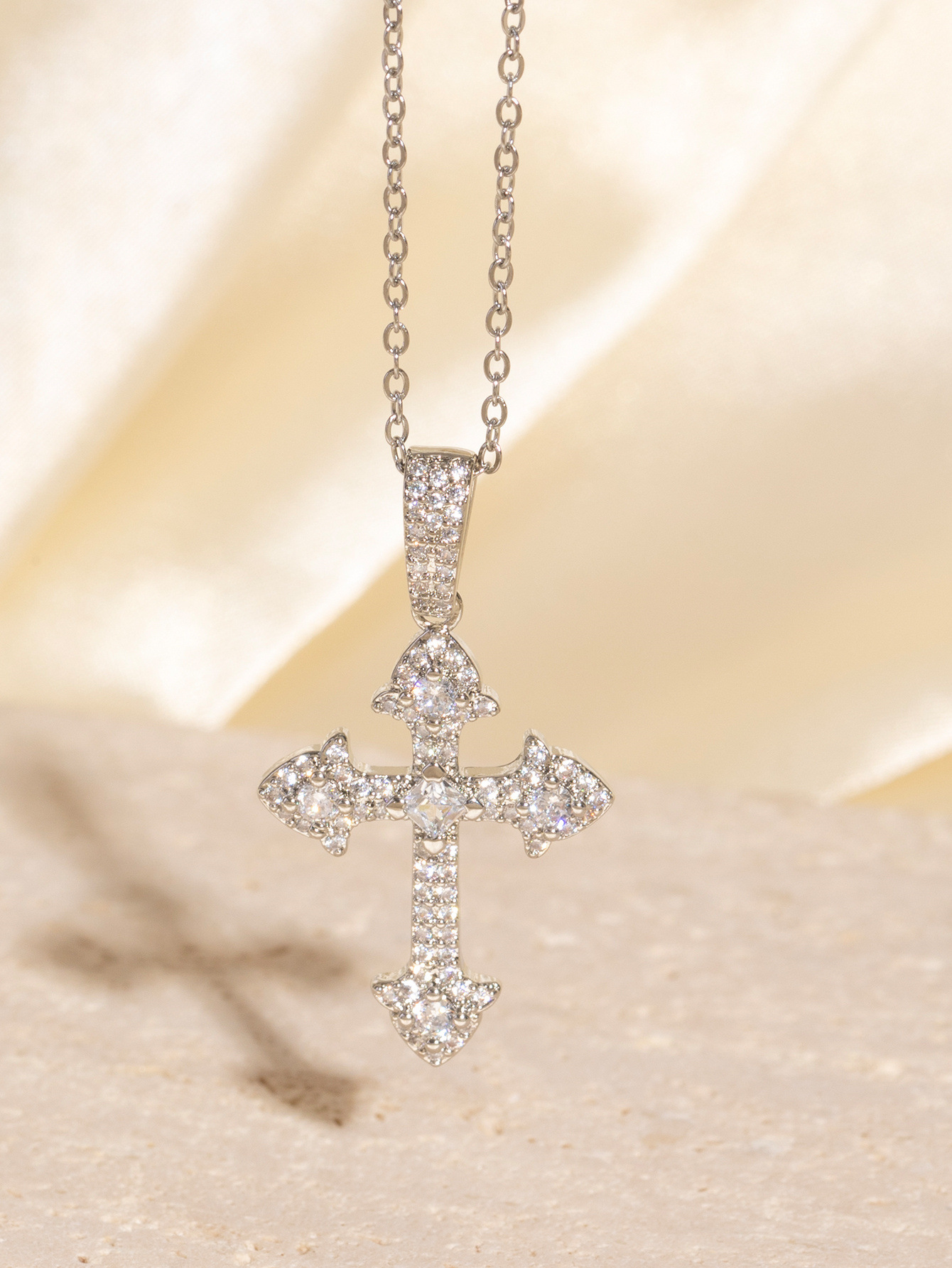 Copper Material Wholesale Jewelry Elegant Glam Cross Copper Zircon Plating Pendant Necklace Cable Chain