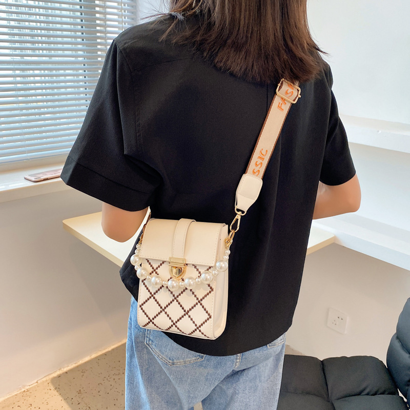 Wholesale Fashion Pearl Chain Plaid Messenger Small Square Bag Nihaojewelry display picture 20