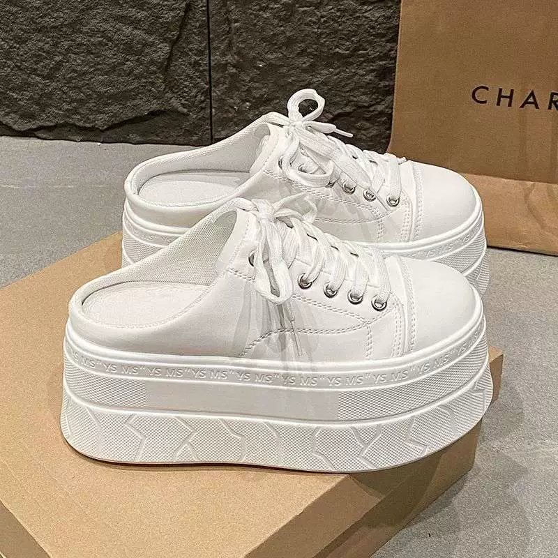 Женские полутапочки с носком на толстой подошве толщиной 8 см, весна-лето 2025, новый стиль без каблука для маленьких людей, увеличивающие рост, белые туфли на платформе