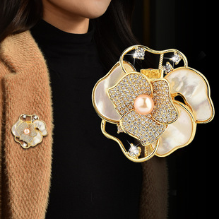 Factory direct autumn and winter clothes shell flower corsage pearl shell flower all-match brooch luxury aunt accessories fashion