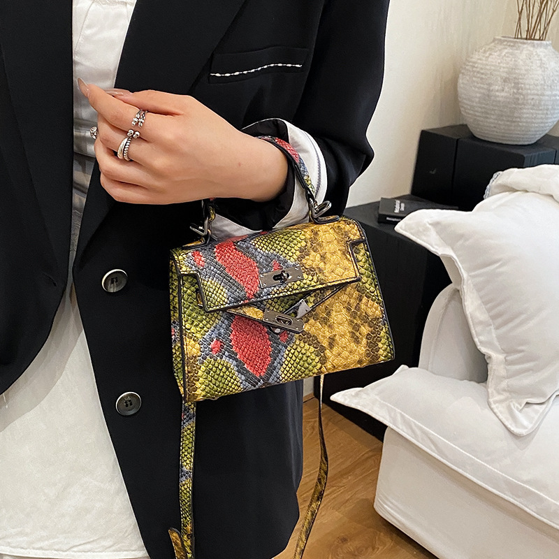 Large Kelly Bag 2025 Summer New High-end Light Luxury Texture Portable Women's Bag Crossbody Shoulder Fashionable Trendy Bag