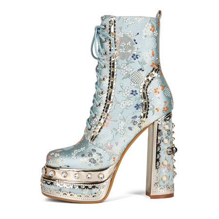Fashionable low boots platform with studs
