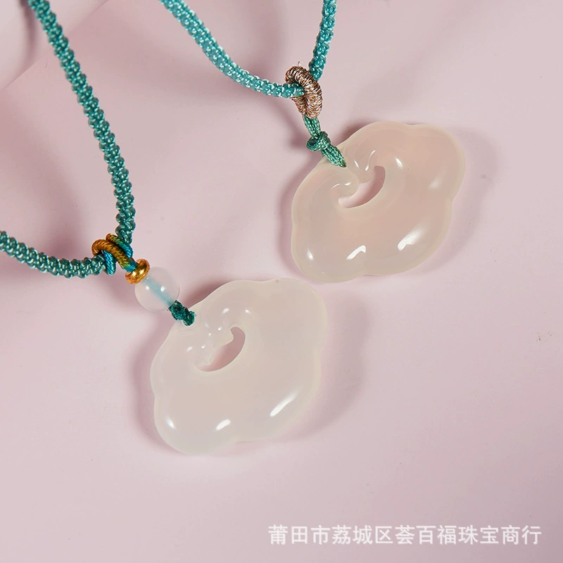 Натуральный халцедон агат с высоким льдом