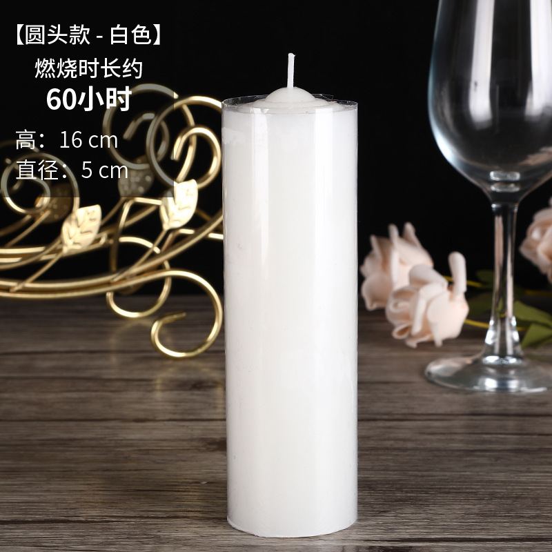 赤いろうそくの家庭用無煙の無味停電照明のろうそくの上で防風の応急の燭台の白いろうそくの上で粗く供えます。|undefined