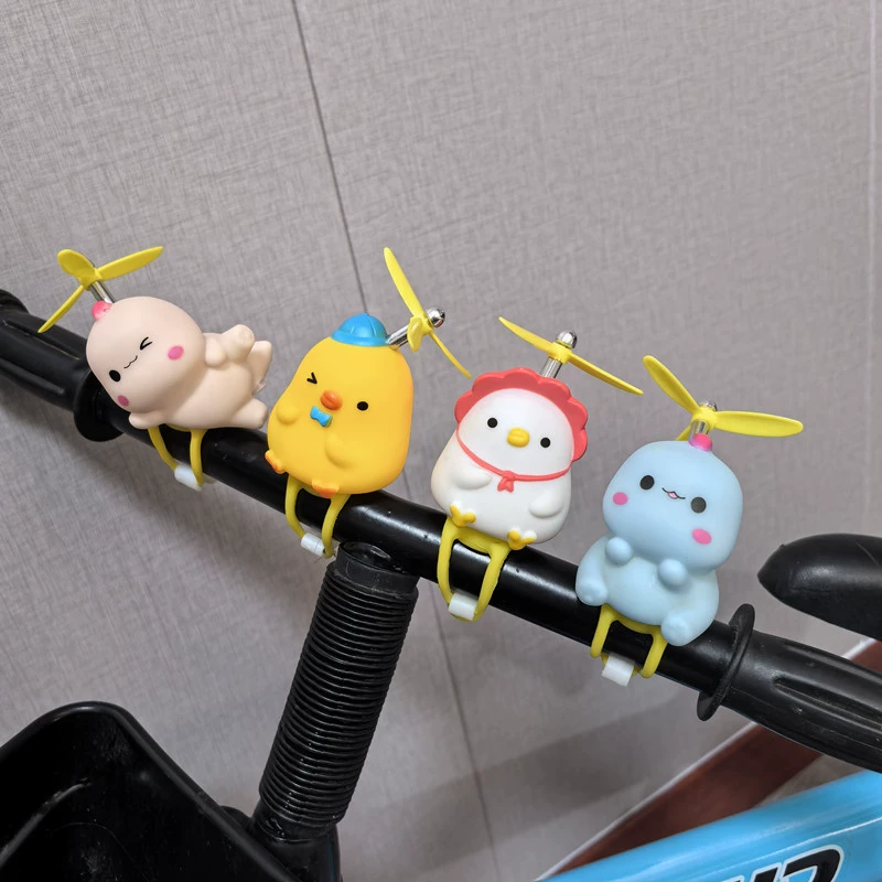 Трансграничные автомобильные украшения украшения Маленькая желтая утка ломает ветер утка мотоциклетный шлем электромобиль мультфильм динозавр внутри автомобиля украшения