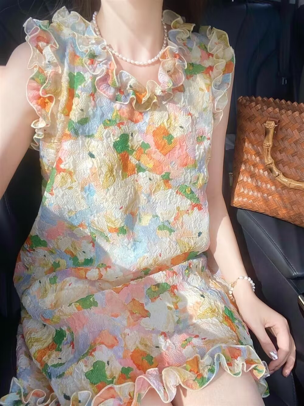 Váy maxi nữ in hoa màu sắc tươi mát, tay bồng nhún eo, phong cách nghỉ dưỡng — màu sắc