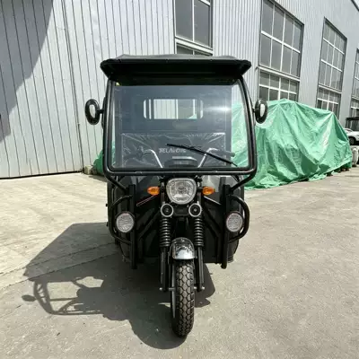 Fueled by a Powerful Engine, Sərnişin üçtəkərli motosikllar