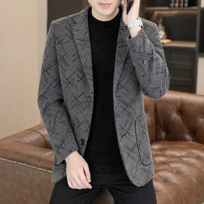 2024 autumn/winter new collection: fleece-lined, thickened, striped single-breasted blazer, trendy and casual, versatile short-style suit for men 2024 autumn/winter new collection: fleece-lined, thickened, striped single-breasted blazer, trendy and casual, versatile short-style suit for men