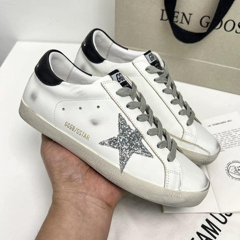 Versión mejorada de Corea del Sur GG Star Zapatos sucios de cola negra Zapatos sucios pequeños Zapatos de tabla viejos de cola plateada para mujer Zapatos casuales de aumento para hombres