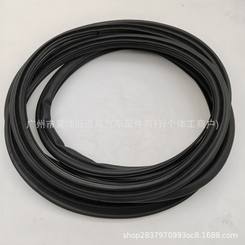 67881-60110 Is Suitable for Toyota Land Cruiser Lc100 Tailgate Sealing Rubber Strip 67881-60111