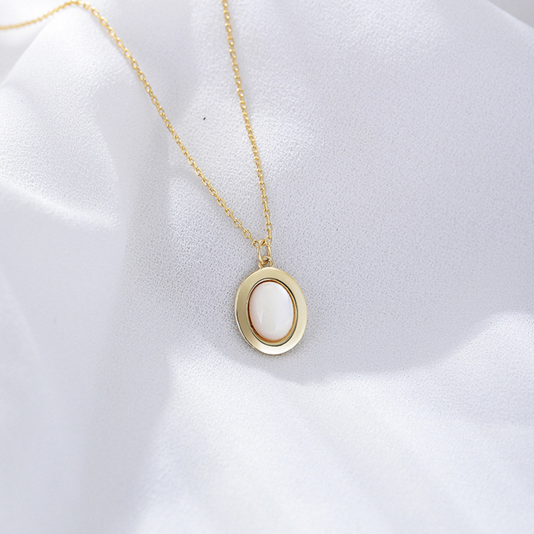 Collar de plata esterlina colgante de concha blanca natural ovalada retro europeo y americano, collar de moda de temperamento femenino simple