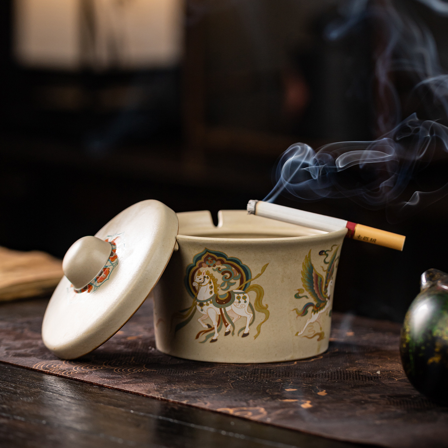 Dunhuang Feitian ashtray ceramic household with cover to prevent fly…