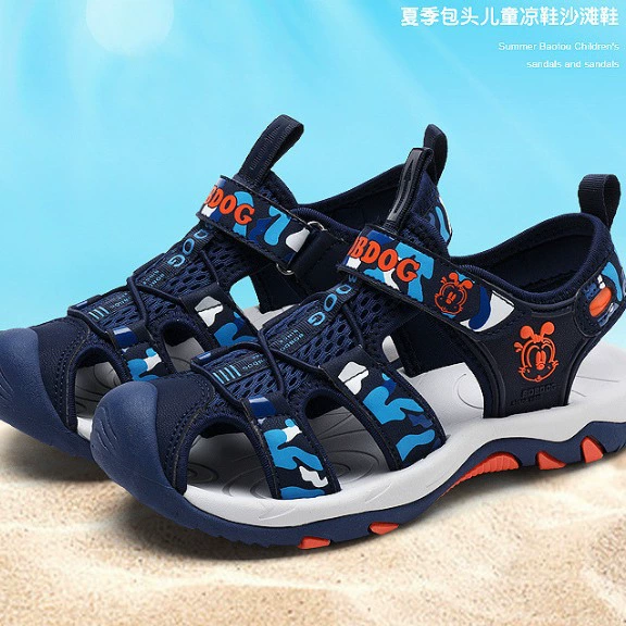 2024 Летняя новая детская обувь Мультфильм детская обувь Баотоу нескользящая пляжная обувь повседневные сандалии для мальчиков