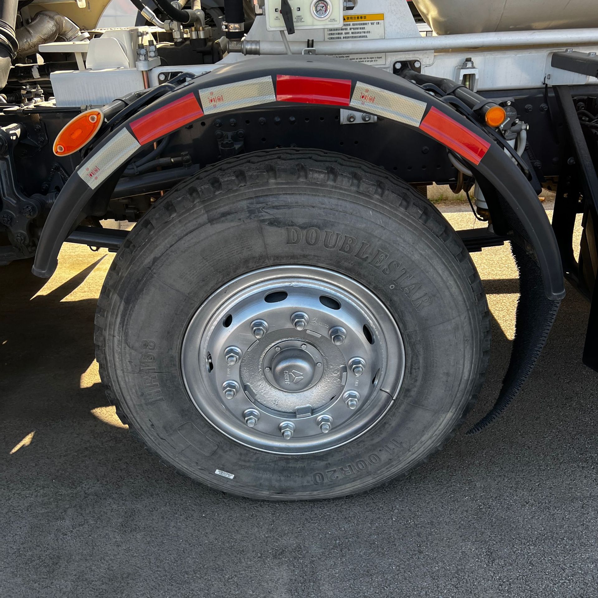 Howo Cross-Border Export Semi-Trailer Bulk Cement Tank Ash Tanker Mortar Concrete Transport Mixing Tank
