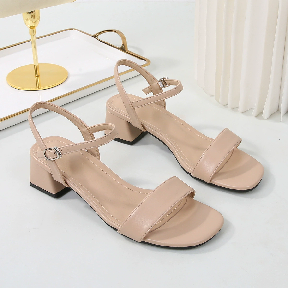 Женские туфли на толстом каблуке с ремешком на щиколотке для полных женщин, простые и элегантные сандалии, универсальные мягкие кожаные сандалии для женщин для улицы.