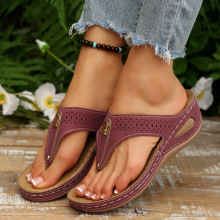 跨境新款沙滩欧美镂空43凉拖鞋坡跟拖鞋大码厚底2025人字拖女夏季