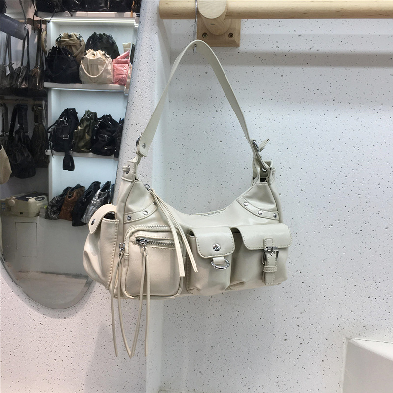 Esta temporada 2024 nuevas mujeres de la axila caliente chica motocicleta bolsa multi-Bolsillo remache bolsa de hombro bolsa de mensajero