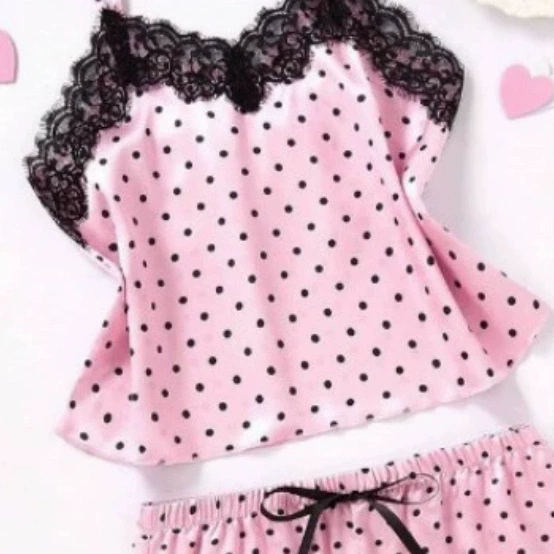 Новая ночная сорочка в европейском и американском стиле с глубоким V-образным вырезом, на бретельках-спагетти, из искусственного шелка, с комфортной кружевной отделкой, оптом от производителя.