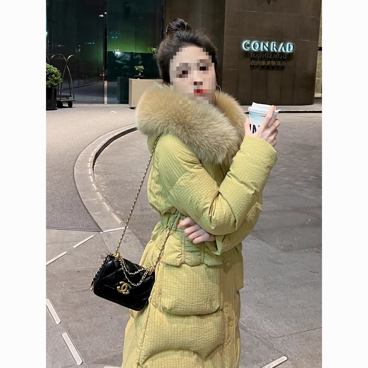 牛果绿色大毛领绒羽绒服女中长款秋冬新款加厚收腰显瘦白鸭绒