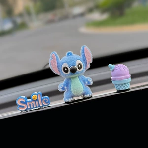 Sevimli avtomobil interyer ekran bəzəyi, Stitch displey bəzəyi, kukla oyuncaq 2025