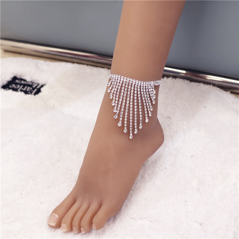 fashionable pendant with tassels