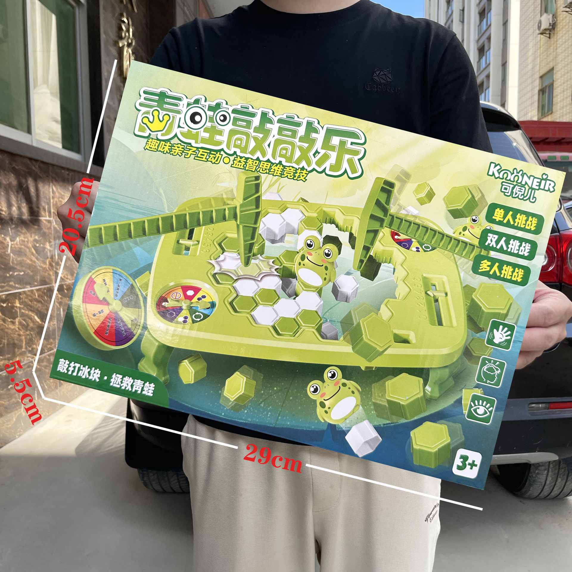 子供のままごとは楽しくて、ミニの食事をします。